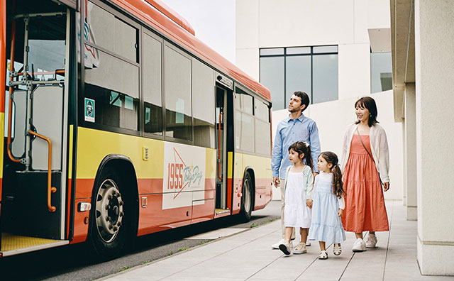 新浦安駅やパークへの無料シャトルバスがございます。