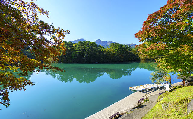 五色沼（毘沙門沼）