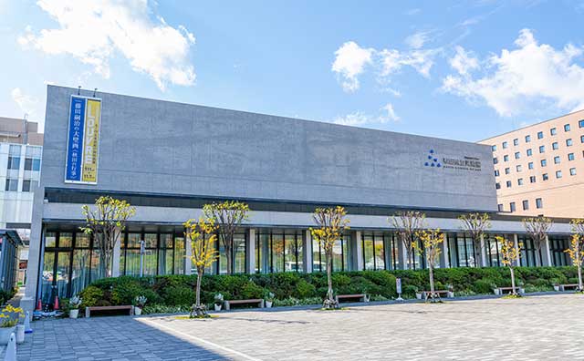 秋田県立美術館