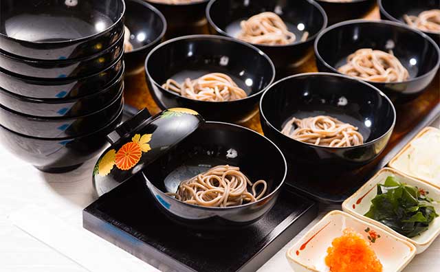 ランチは盛岡名物わんこそばや冷麺