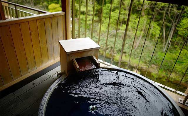 游泉志だて　陶器露天風呂2・3階