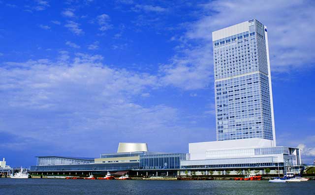 新潟県立万代島美術館