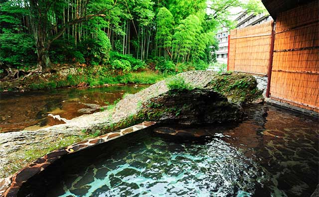 袋田温泉　思い出浪漫館　渓流露天風呂